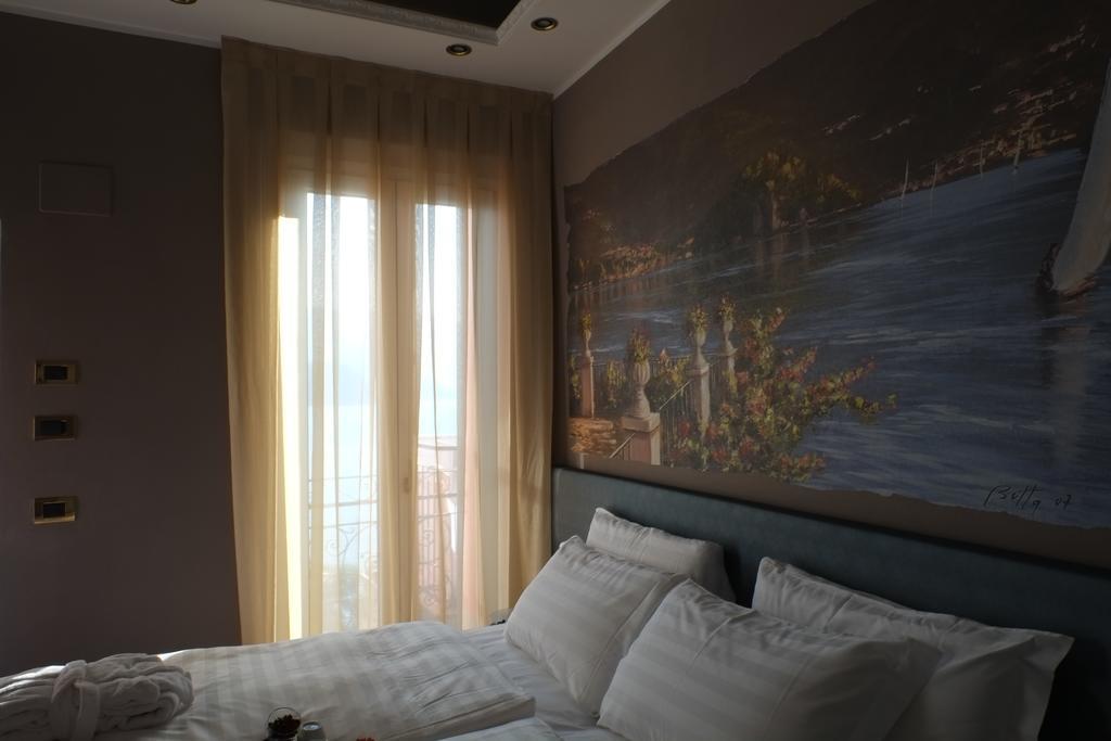 Michelangelo B&B Варенна Экстерьер фото