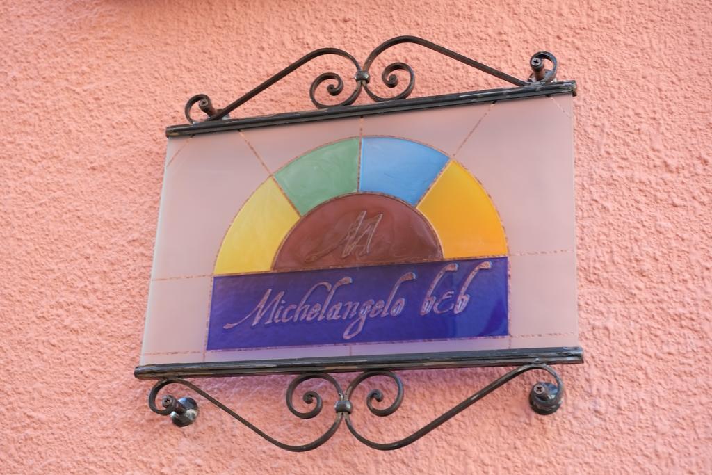 Michelangelo B&B Варенна Экстерьер фото